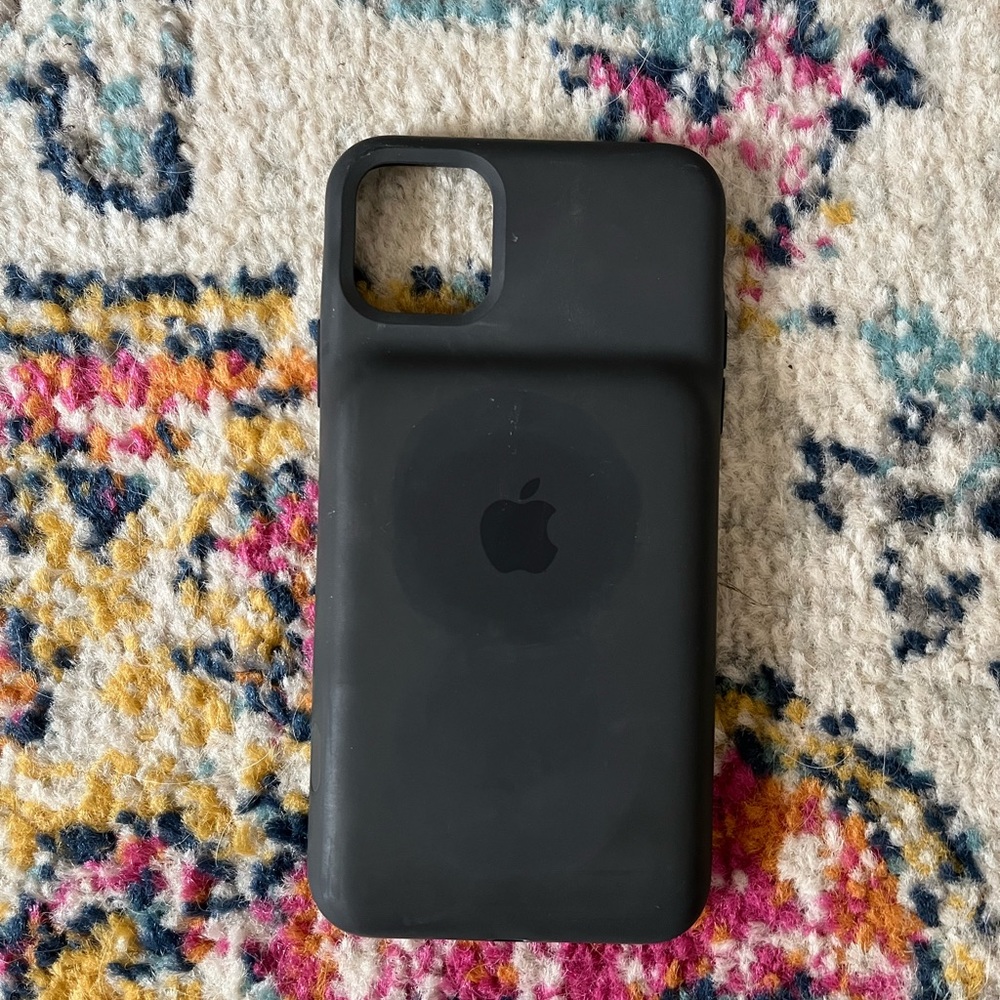 Apple iPhone 11 Pro Max Charging Case